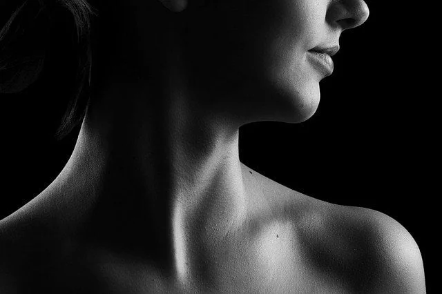 5 علاجات منزليه للرقبه الداكنه